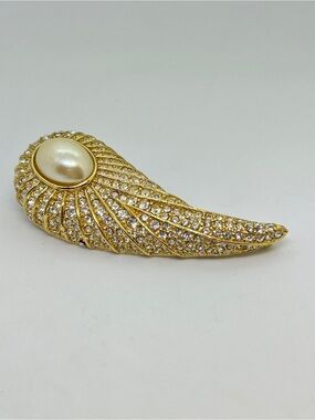 Vintage Large Rhinestone Cabachon Pearl Gold Tone Brooch